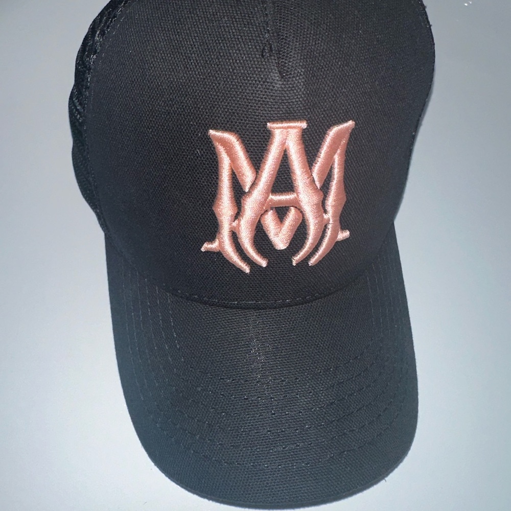 Amiri hat